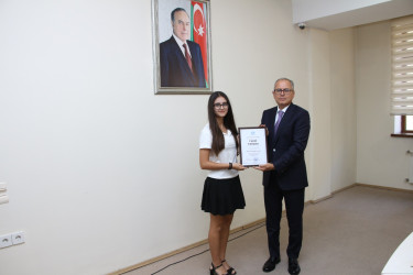 Səbail rayonunda qəbul imtahanında yüksək bal toplayan məzunlarla görüş keçirilib