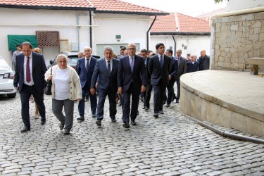 Rayon İcra Hakimiyyətinin başçısı Bibiheybət qəsəbəsində sakinlərin müraciətlərini dinləmiş və əraziyə baxış keçirmişdir