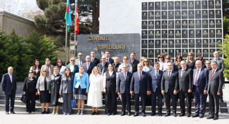 Beynəlxalq Muğam Mərkəzində Ümummilli Lider Heydər Əliyevin anadan olmasının 103-cü ildönümünə həsr olunmuş tədbir keçirilmişdir