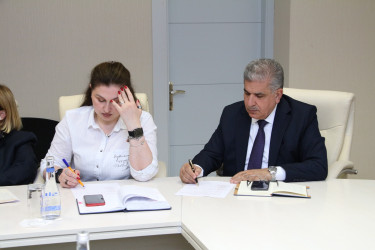 Səbail Rayon İcra Hakimiyyətində “Dövlət orqanlarında inzibati vəzifələrin tutulması şərtləri və qaydaları” mövzusunda təlim keçirilmişdir