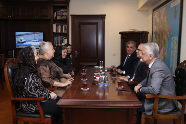 Rayon İcra Hakimiyyətinin başçısı Vətən müharibəsi şəhidlərinin ailə üzvləri ilə görüş keçirmişdir