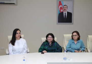 Səbail Rayon İcra Hakimiyyətində Nizami Kino Mərkəzinin direktor müavini Azru Əhədova ilə yubileyi münasibətilə görüş keçirilmişdir