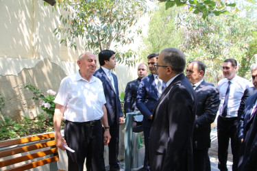 Rayon İcra Hakimiyyətinin başçısı Bibiheybət yolu ünvanında sakinlərlə görüş keçirib
