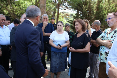Rayon İcra Hakimiyyətinin başçısı Badamdar qəsəbəsində sakinlərlə səyyar görüş keçirib