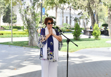 Bakının Dənizkənarı Milli Parkında dünyaşöhrətli müğənni Müslüm Maqomayevin abidəsinin açılışı olub