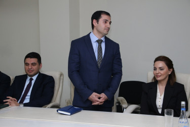 Rayon İcra Hakimiyyətinin başçısı Vuqar Zeynalov RİHBA-nın sektor müdiri Qabil Vahidovu yubileyi münasibətilə təbrik etmişdir