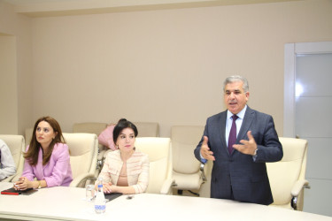 3 nömrəli musiqi məktəbinin direktoru Məhin Orucova yubileyi münasibətilə təbrik olundu