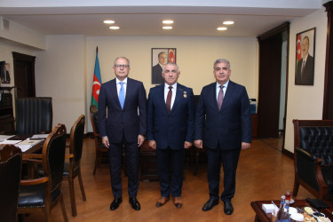 Rayon İcra Hakimiyyətinin başçısı Vuqar Zeynalov Bəhram Ağakişiyevi yubileyi münasibətilə təbrik etmişdir