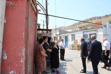 Rayon İcra Hakimiyyətinin başçısı Bibiheybət yolu ünvanında sakinlərlə görüş keçirib