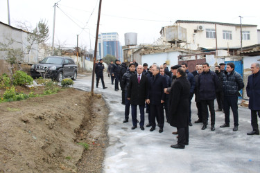 Rayon İcra Hakimiyyətinin başçısı 20-ci sahə yaşayış massivində yeni asfalt örtüyü çəkilmiş küçələrə baxış keçirmiş, sakinlərin müraciətlərini dinləmişdir