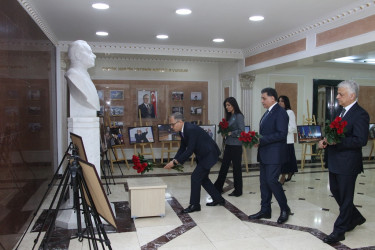 Səbail Rayon İcra Hakimiyyətində Ümummilli Lider Heydər Əliyevin anadan olmasının 103-cü ildönümü həsr olunmuş tədbir keçirilmişdir