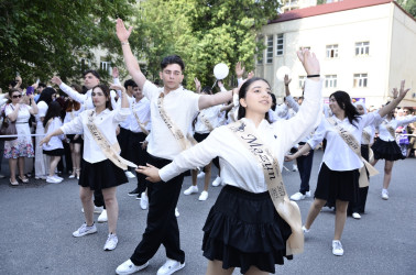 Səbail rayonunun ümumtəhsil məktəblərində “Son zəng” tədbirləri keçirilib