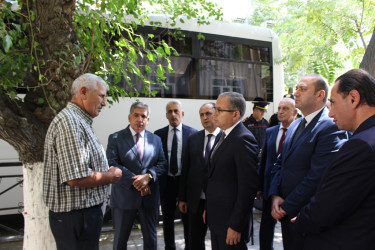 Rayon İcra Hakimiyyətinin başçısı Bayıl yaşayış massivi, Ziya Yusifzadə küçəsində sakinlərlə səyyar görüş keçirib