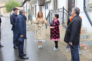 Bibiheybət qəsəbəsində aparılan abadlıq və yenidənqurma işlərinə baxış keçirilmiş, sakinlərin müraciətiləri yerində araşdırılmışdır