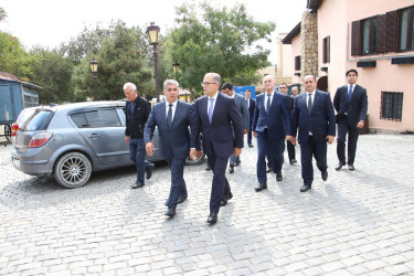 Rayon İcra Hakimiyyətinin başçısı Bibiheybət qəsəbəsində sakinlərin müraciətlərini dinləmiş və əraziyə baxış keçirmişdir