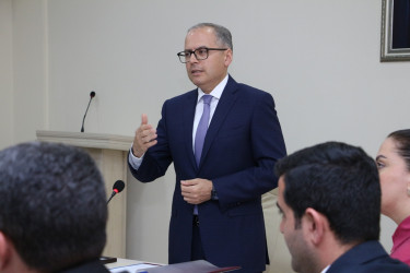 Rayon İcra Hakimiyyətinin başçısı Vuqar Zeynalov RİHBA-nın əməkdaşı Yeganə Məmmədovanı yubileyi münasibətilə təbrik etmişdir