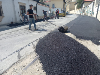 Səbail rayonunda yolların asfaltlanması işləri davam edir