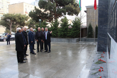 Rayon İcra Hakimiyyətinin başçısı “Şəhidlər" abidəsini ziyarət etmişdir