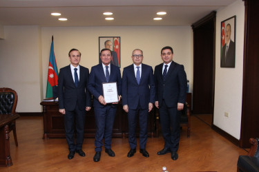 Səbail rayon sakini, xalq artisti Mənsum İbrahimovla Rayon İcra Hakimiyyətinin başçısı görüş keçirmişdir