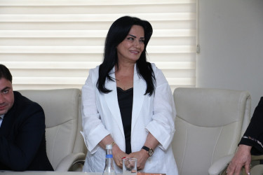 Rayon İcra Hakimiyyətinin başçısı Vuqar Zeynalov RİHBA-nın əməkdaşı Yeganə Məmmədovanı yubileyi münasibətilə təbrik etmişdir