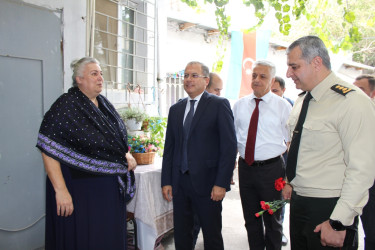 Rayon İcra Hakimiyyətinin başçısı Vətən müharibəsi şəhidi Murad Qurbanovun ailə üzvlərini ziyarət etdi