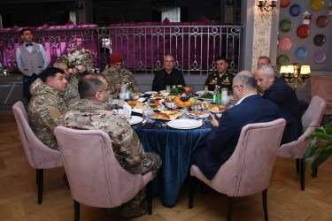 Səbail rayonunda Ümummilli Liderin anım günü ilə əlaqədar ehsan süfrəsi təşkil olunub
