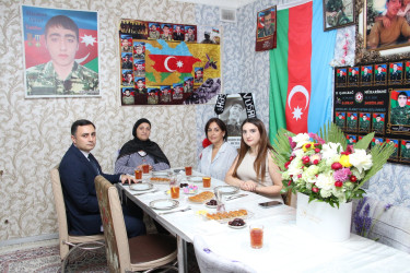 Şəhid Vüsal Həsənovun anası Mərifət xanım yubileyi münasibətilə ziyarət olundu