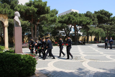 Səbail rayonunda “2 İyul - Azərbaycan Polisi Günü” ilə əlaqədar Ümummilli Lider Heydər Əliyevin xatirəsi anılıb