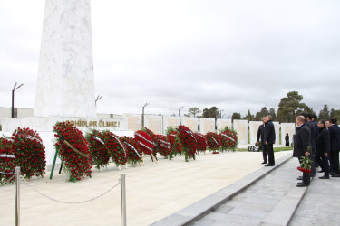27 sentyabr - Anım Gününün beşinci ildönümü ilə əlaqədar Hərbi Memorial Məzarlıq ziyarət olundu