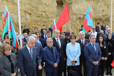 İsmayıl Hüseynovun Vətən müharibəsində şəhid olmasının ildönümü münasibətilə məzarı ziyarət olundu