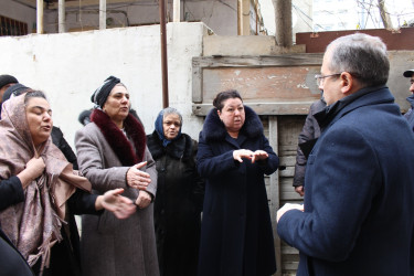 Rayon İcra Hakimiyyətinin başçısı Bayıl yaşayış massivi, Q.Abbasov küçəsində sakinlərlə səyyar qəbul keçirmişdir