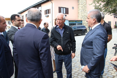 Rayon İcra Hakimiyyətinin başçısı Bibiheybət qəsəbəsində sakinlərlə səyyar görüş keçirib