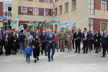 Rayon İcra Hakimiyyətinin başçısı “Azərbaycan Bayrağı” ordenli şəhid Bakir Quliyevin ailə üzvlərini ziyarət etdi