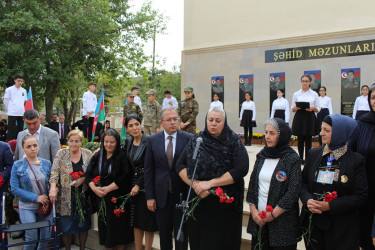 Səbail rayonu 239 nömrəli məktəbdə şəhidlərin xatirə lövhələrinin açılış mərasimi keçirilib