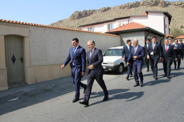 Rayon İcra Hakimiyyətinin başçısı Bibiheybət qəsəbəsində sakinlərin müraciətlərini dinləmiş və əraziyə baxış keçirmişdir