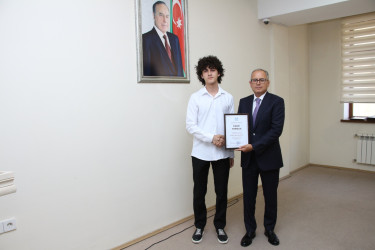 Səbail rayonunda qəbul imtahanında yüksək bal toplayan məzunlarla görüş keçirilib