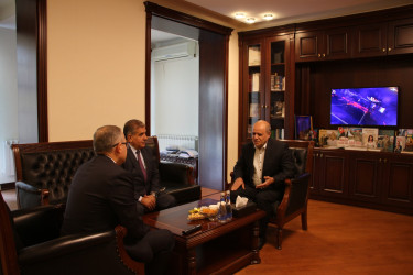 Rayon İcra Hakimiyyətinin başçısı Vətən müharibəsi şəhidi Fərid Əliyevin atası ilə görüş keçirib