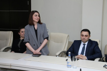 Rayon İcra Hakimiyyətinin başçısı Vuqar Zeynalov RİHBA-nın sektor müdiri Qabil Vahidovu yubileyi münasibətilə təbrik etmişdir