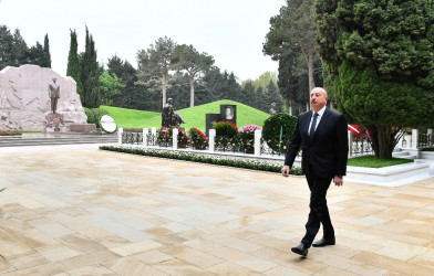 Azərbaycan Respublikasının Prezidenti cənab İlham Əliyev görkəmli oftalmoloq-alim, akademik Zərifə xanım Əliyevanın məzarını ziyarət etmişdir