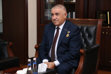 Rayon İcra Hakimiyyətinin başçısı Vuqar Zeynalov Bəhram Ağakişiyevi yubileyi münasibətilə təbrik etmişdir