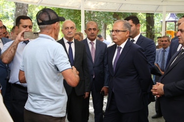 Rayon İcra Hakimiyyətinin başçısı Bayıl yaşayış massivində sakinlərlə görüş keçirib