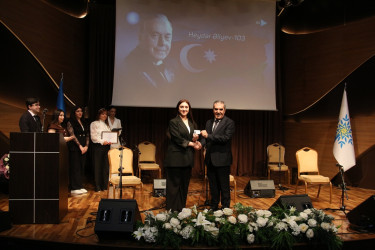 Beynəlxalq Muğam Mərkəzində Ümummilli Lider Heydər Əliyevin anadan olmasının 103-cü ildönümünə həsr olunmuş tədbir keçirilmişdir