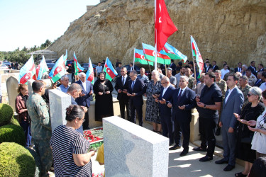 Səbail rayonunda Anım Günü ilə əlaqədar şəhidlərin məzarları ziyarət olundu