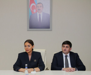 Rayon İcra Hakimiyyətinin başçısı Vuqar Zeynalov Gülxar Quliyevanı yubileyi münasibətilə təbrik etmişdir