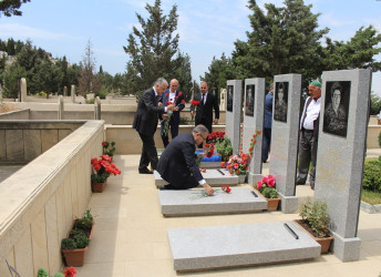 Səbail rayonunda 26 iyun - Silahlı Qüvvələr Günü və Qurban bayramı ərəfəsində Vətən müharibəsi şəhidlərinin məzarları ziyarət olundu