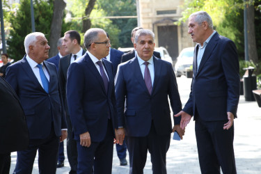 Rayon İcra Hakimiyyətinin başçısı Qafur Məmmədovun adını daşıyan parka baxış keçirmiş və sakinlərin müraciətlərini dinləmişdir