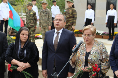 Səbail rayonu 239 nömrəli məktəbdə şəhidlərin xatirə lövhələrinin açılış mərasimi keçirilib