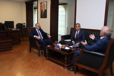 Rayon İcra Hakimiyyətinin başçısı Vətən müharibəsi şəhidi mayor İlkin Əhədzadənin atası ilə görüş keçirmişdir