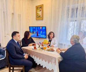Səbail rayonunda şəhidlərin ailə üzvləri ziyarət olunur