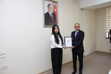 Səbail rayonunda qəbul imtahanında yüksək bal toplayan məzunlarla görüş keçirilib